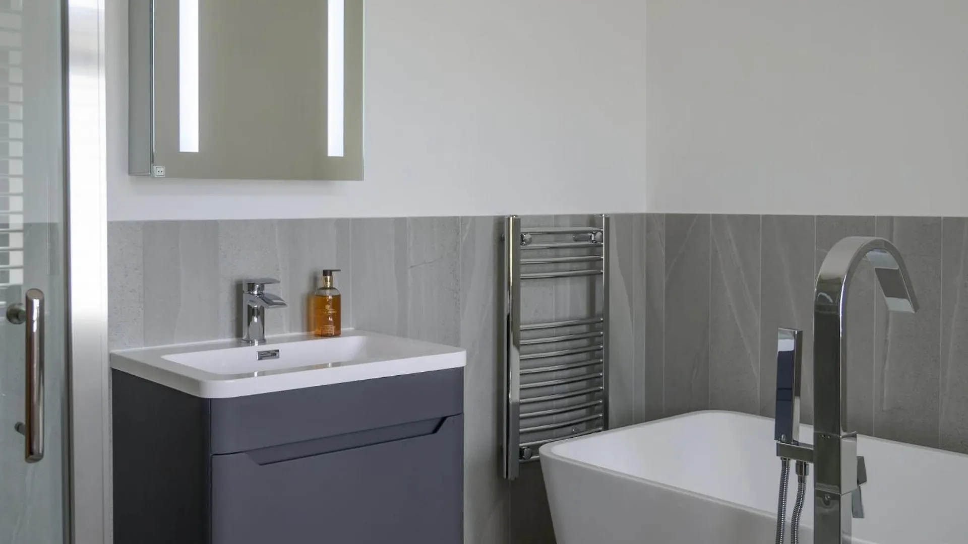 Luxurious Home In Cheltenham Private Parking GLOUCESTERSHIRE