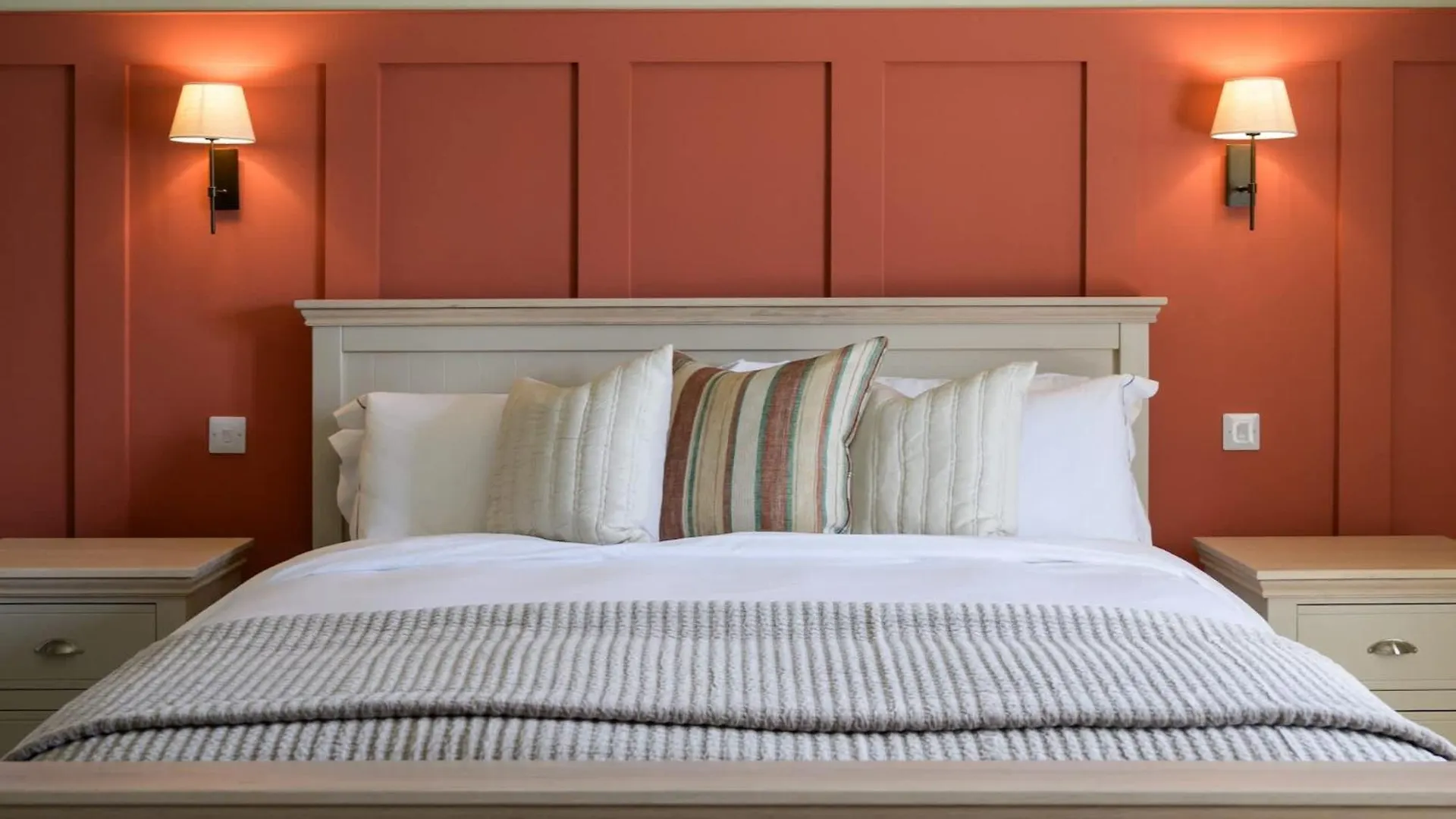 Luxurious Home In Cheltenham Private Parking GLOUCESTERSHIRE United Kingdom