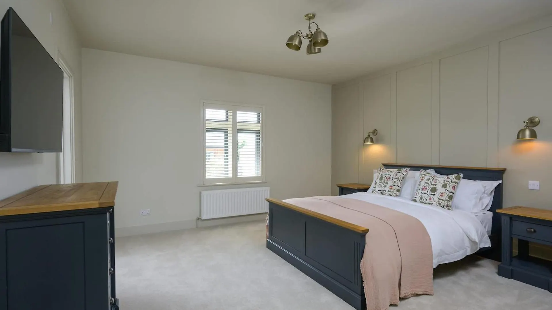 Luxurious Home In Cheltenham Private Parking GLOUCESTERSHIRE