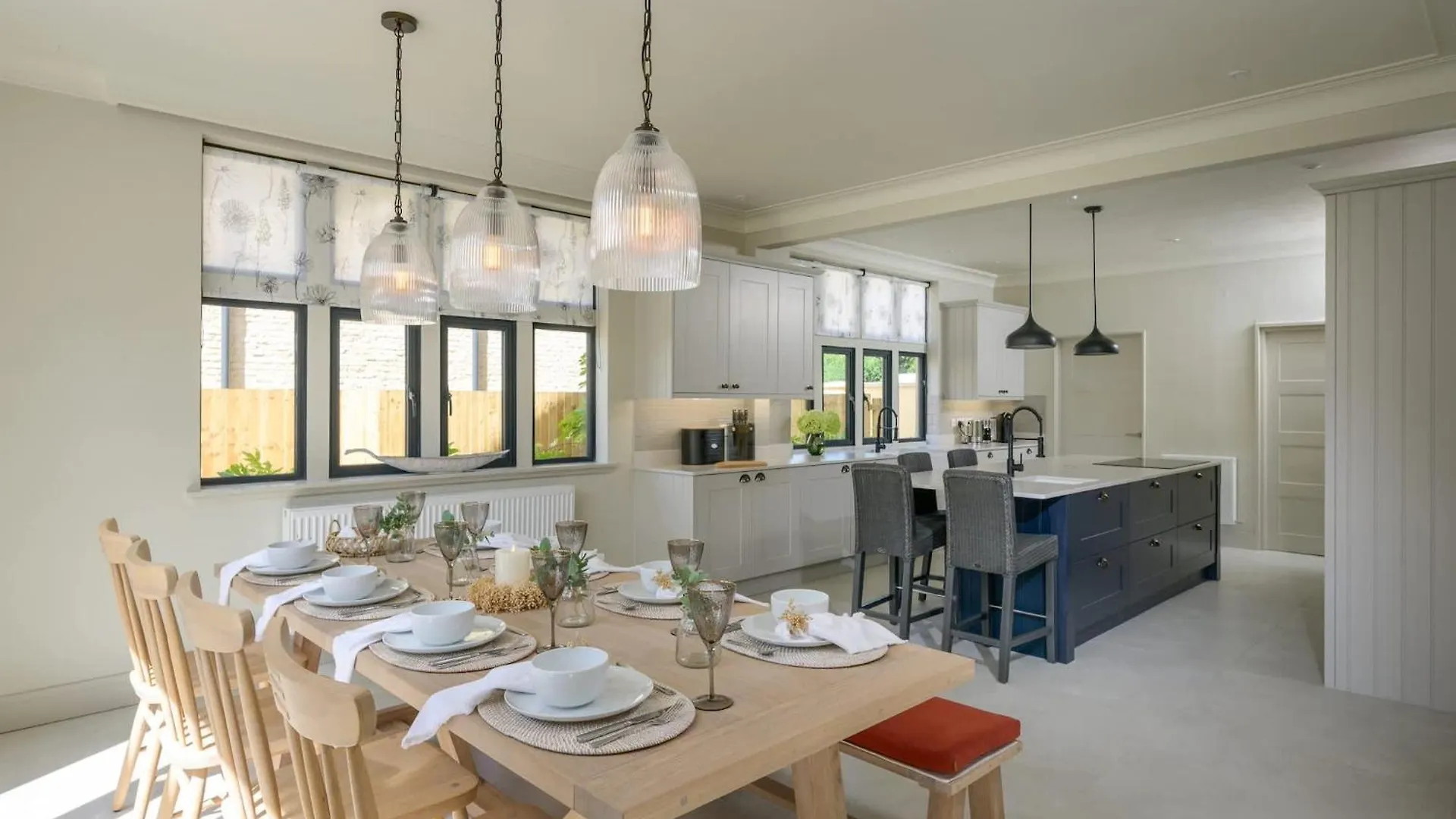 Luxurious Home In Cheltenham Private Parking GLOUCESTERSHIRE