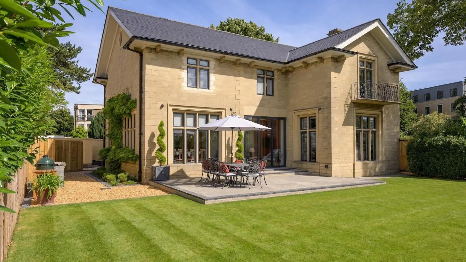 Luxurious Home In Cheltenham Private Parking GLOUCESTERSHIRE