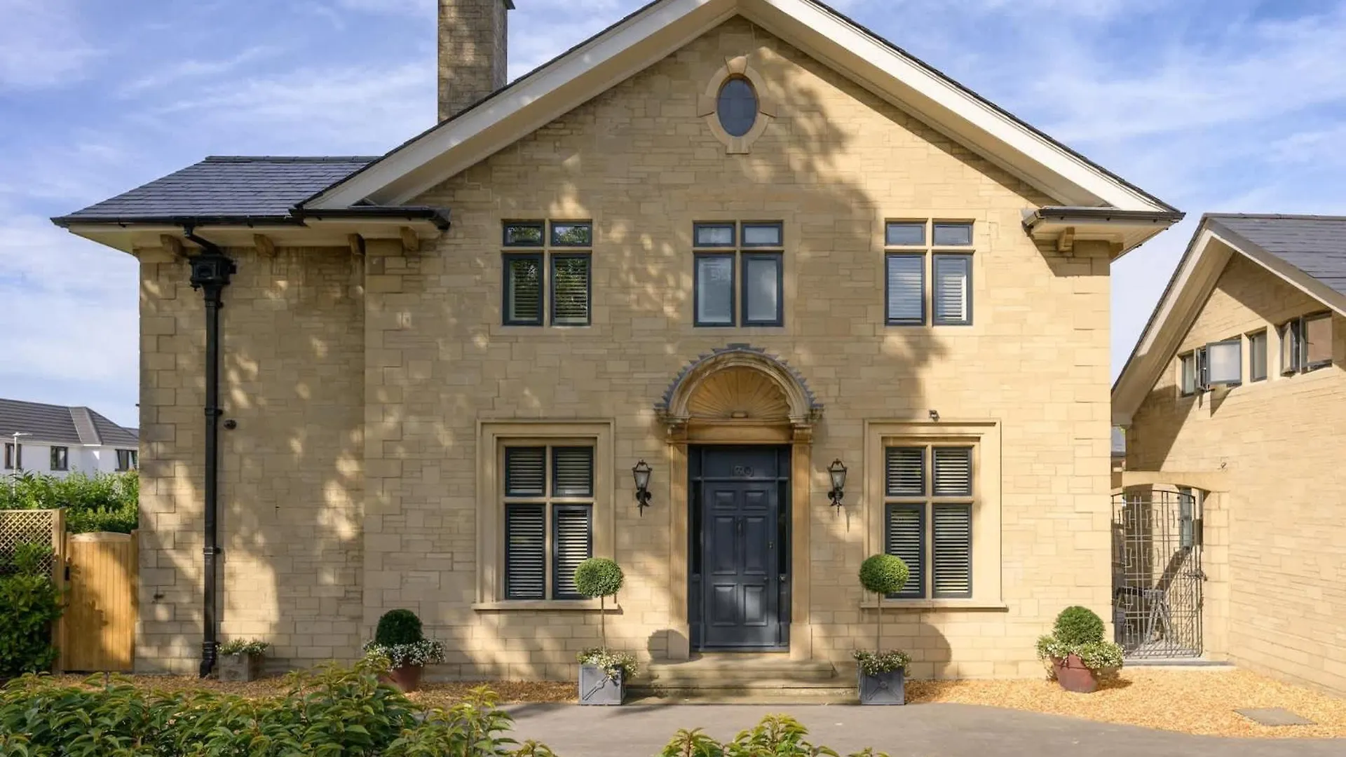 Luxurious Home In Cheltenham Private Parking GLOUCESTERSHIRE